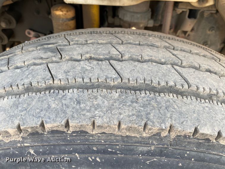 image for item DK6352 2006 Freightliner Business Class M2  flatbed truck