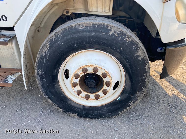 image for item DK6352 2006 Freightliner Business Class M2  flatbed truck