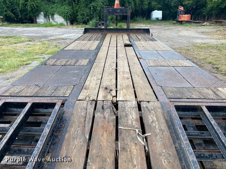 image for item DK6364 2011 Interstate Trailers G20DT  equipment trailer