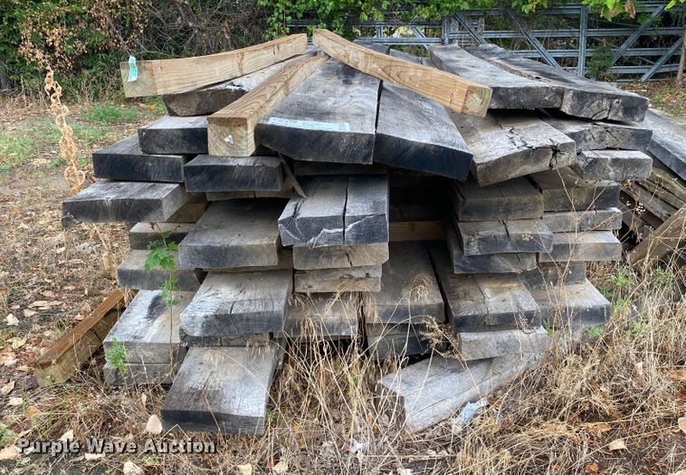 image for item DK6366 Approximately 50 pieces of oak lumber