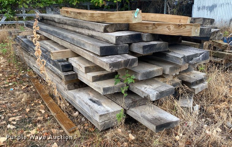 image for item DK6366 Approximately 50 pieces of oak lumber
