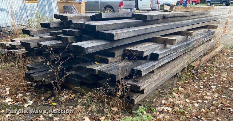 image for item DK6366 Approximately 50 pieces of oak lumber