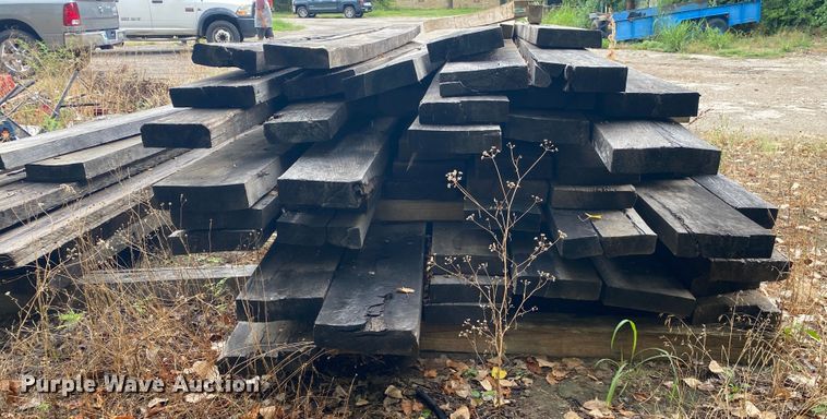 image for item DK6366 Approximately 50 pieces of oak lumber