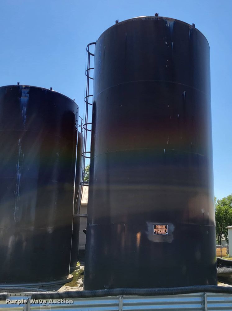 image for item DM2402 Bulk oil tank