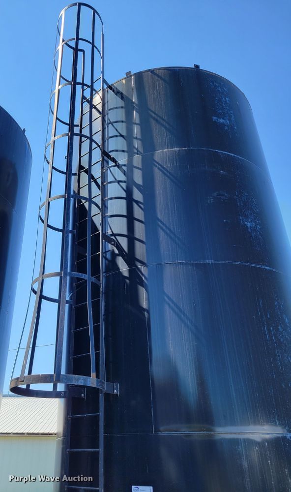 image for item DM2402 Bulk oil tank