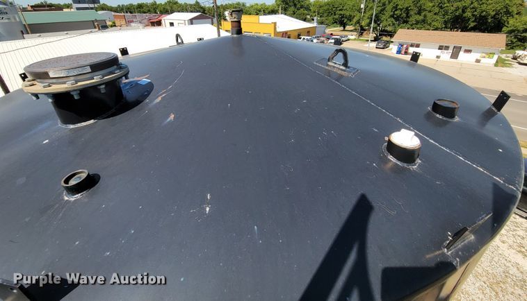 image for item DM2402 Bulk oil tank