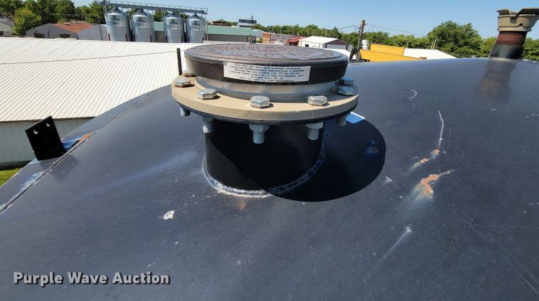 image for item DM2402 Bulk oil tank