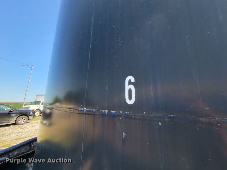 image for item DM2402 Bulk oil tank