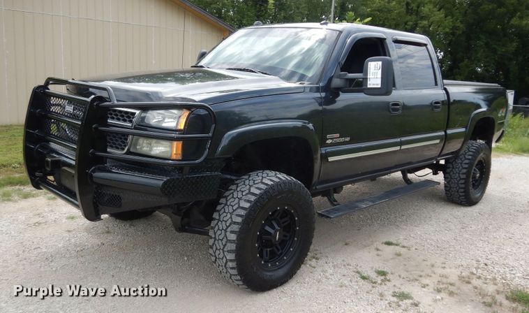 image for item DN1667 2005 Chevrolet Silverado 2500HD  Crew Cab pickup truck