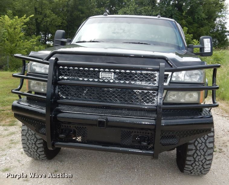 image for item DN1667 2005 Chevrolet Silverado 2500HD  Crew Cab pickup truck