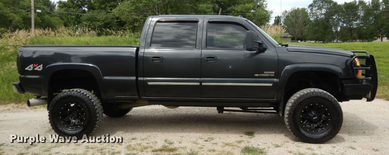 image for item DN1667 2005 Chevrolet Silverado 2500HD  Crew Cab pickup truck