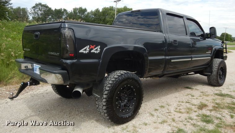 image for item DN1667 2005 Chevrolet Silverado 2500HD  Crew Cab pickup truck
