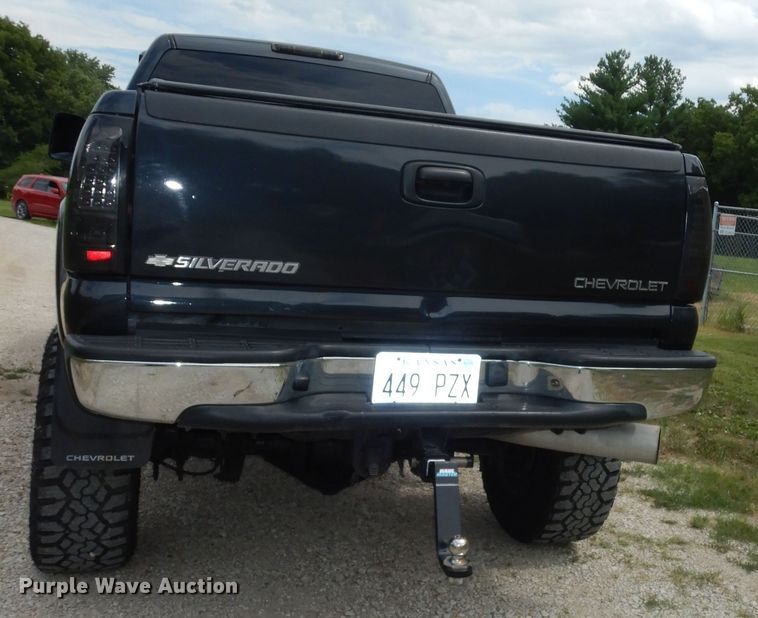 image for item DN1667 2005 Chevrolet Silverado 2500HD  Crew Cab pickup truck