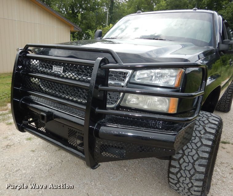 image for item DN1667 2005 Chevrolet Silverado 2500HD  Crew Cab pickup truck