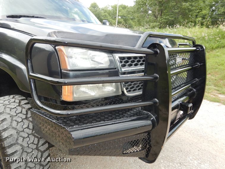 image for item DN1667 2005 Chevrolet Silverado 2500HD  Crew Cab pickup truck