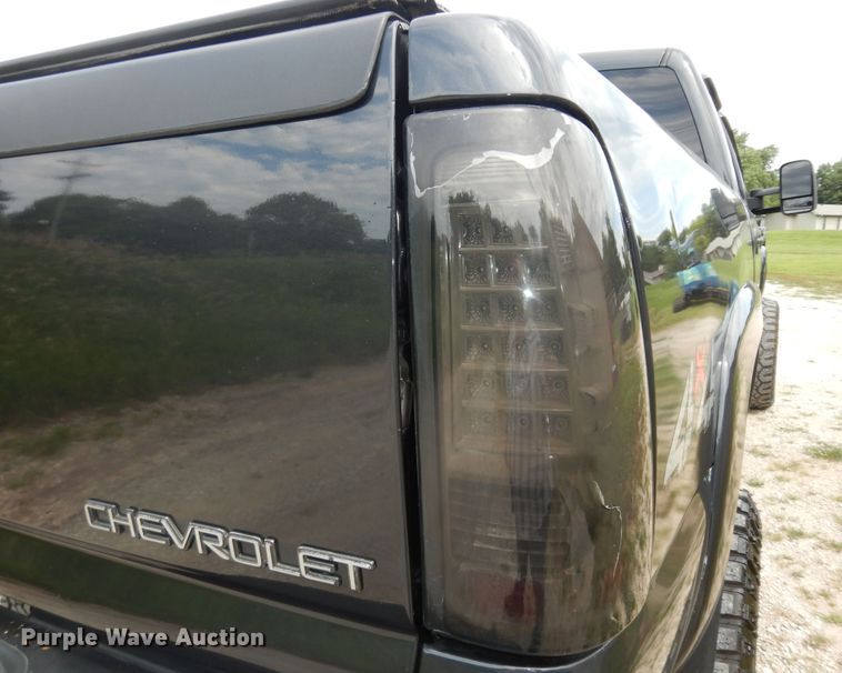 image for item DN1667 2005 Chevrolet Silverado 2500HD  Crew Cab pickup truck