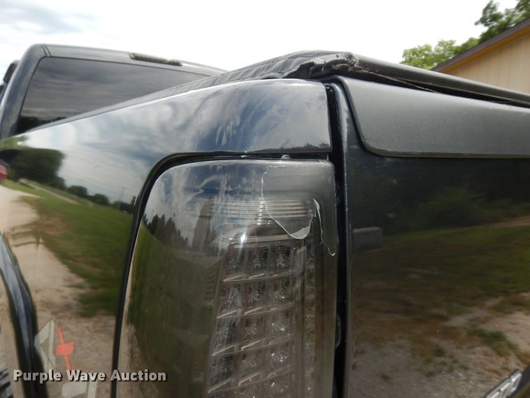 image for item DN1667 2005 Chevrolet Silverado 2500HD  Crew Cab pickup truck