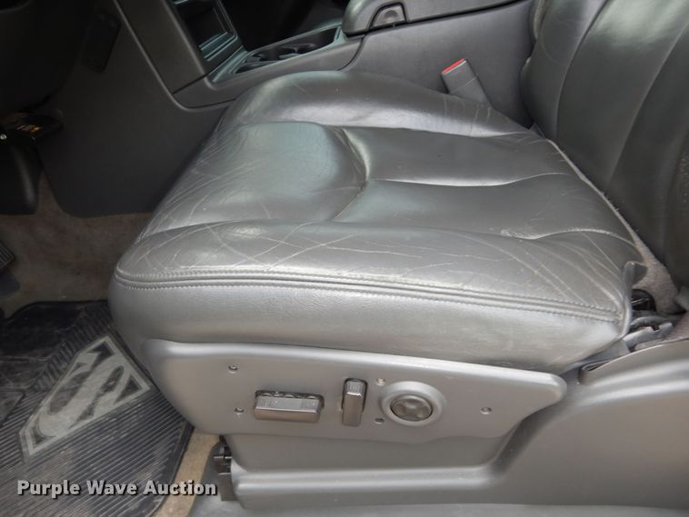 image for item DN1667 2005 Chevrolet Silverado 2500HD  Crew Cab pickup truck