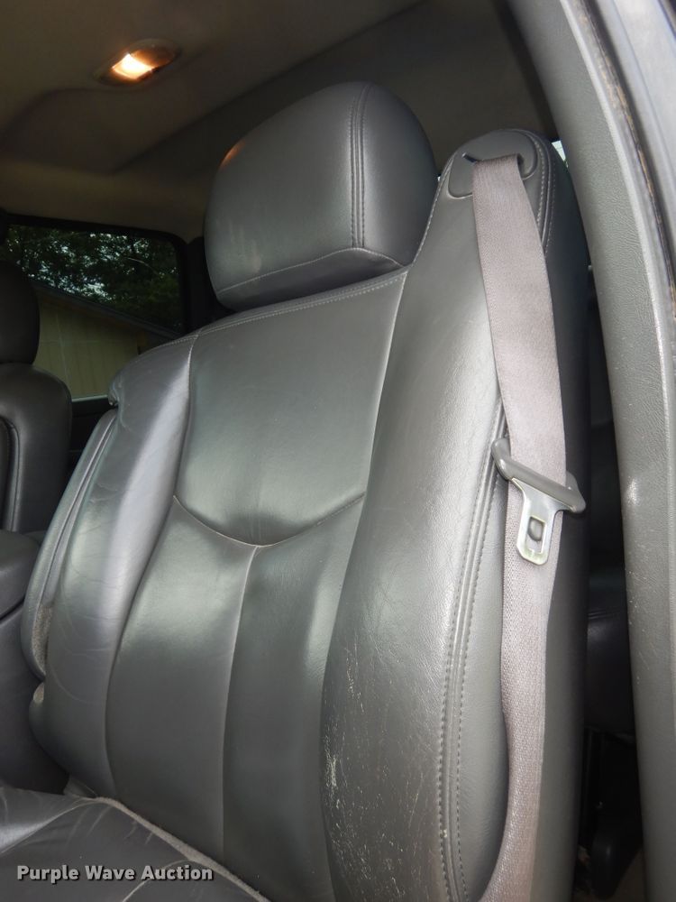 image for item DN1667 2005 Chevrolet Silverado 2500HD  Crew Cab pickup truck