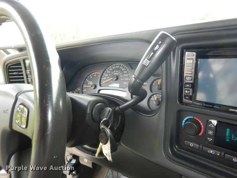 image for item DN1667 2005 Chevrolet Silverado 2500HD  Crew Cab pickup truck