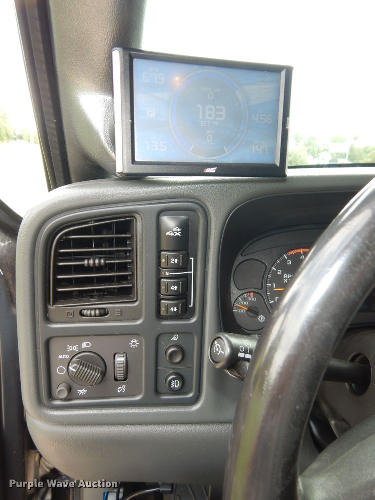 image for item DN1667 2005 Chevrolet Silverado 2500HD  Crew Cab pickup truck