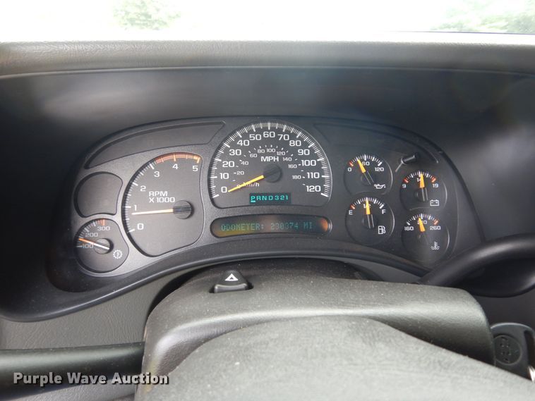 image for item DN1667 2005 Chevrolet Silverado 2500HD  Crew Cab pickup truck