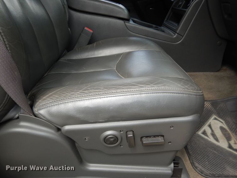 image for item DN1667 2005 Chevrolet Silverado 2500HD  Crew Cab pickup truck