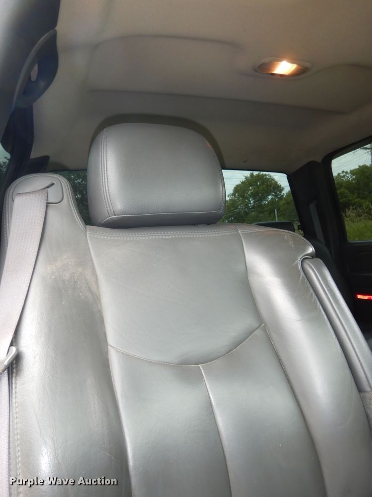 image for item DN1667 2005 Chevrolet Silverado 2500HD  Crew Cab pickup truck