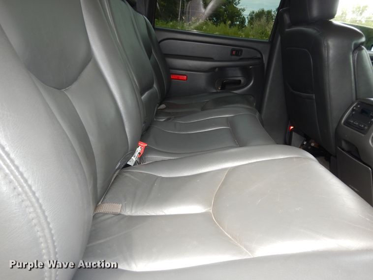 image for item DN1667 2005 Chevrolet Silverado 2500HD  Crew Cab pickup truck