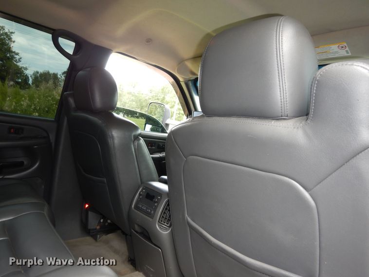 image for item DN1667 2005 Chevrolet Silverado 2500HD  Crew Cab pickup truck