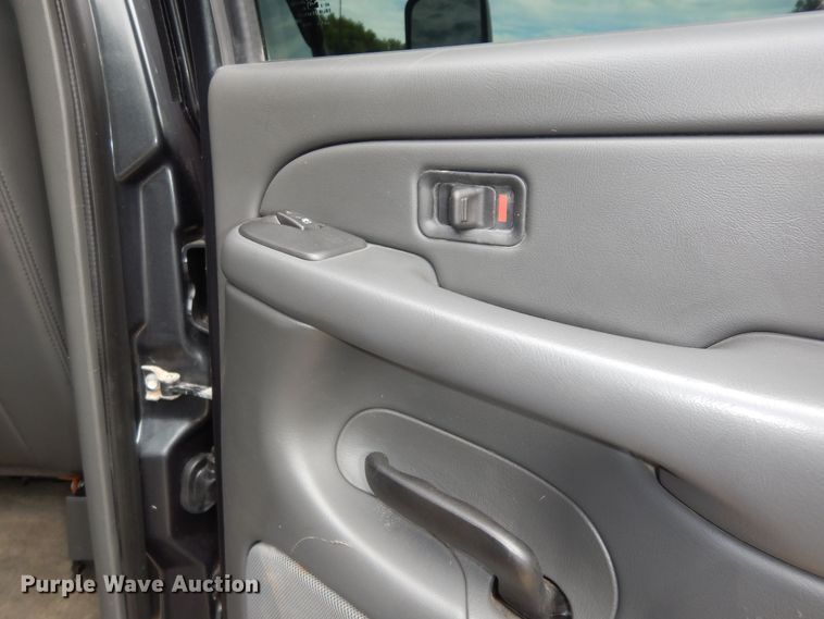 image for item DN1667 2005 Chevrolet Silverado 2500HD  Crew Cab pickup truck