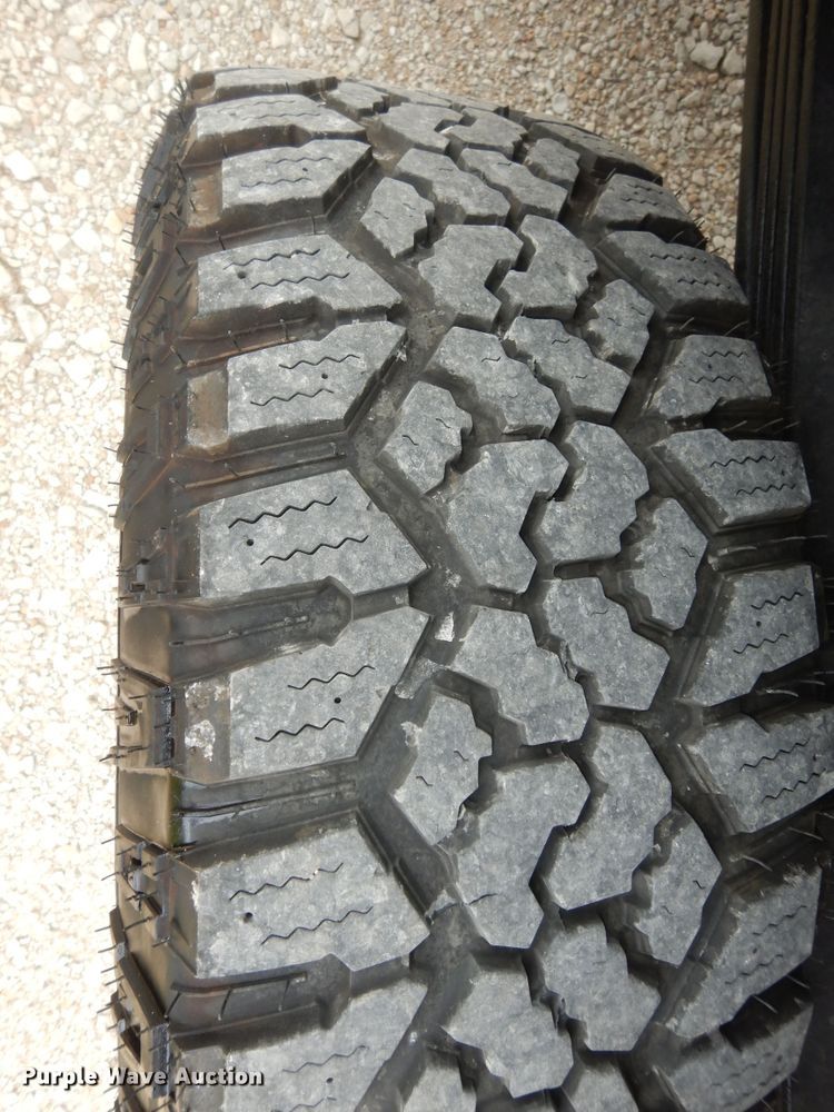 image for item DN1667 2005 Chevrolet Silverado 2500HD  Crew Cab pickup truck