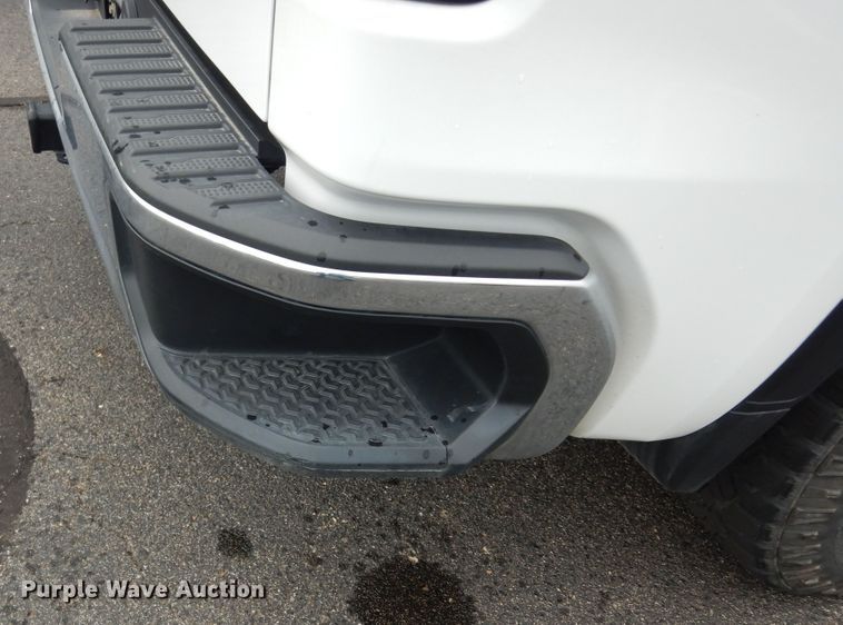 image for item DN1674 2019 GMC Sierra 1500  Crew Cab pickup truck