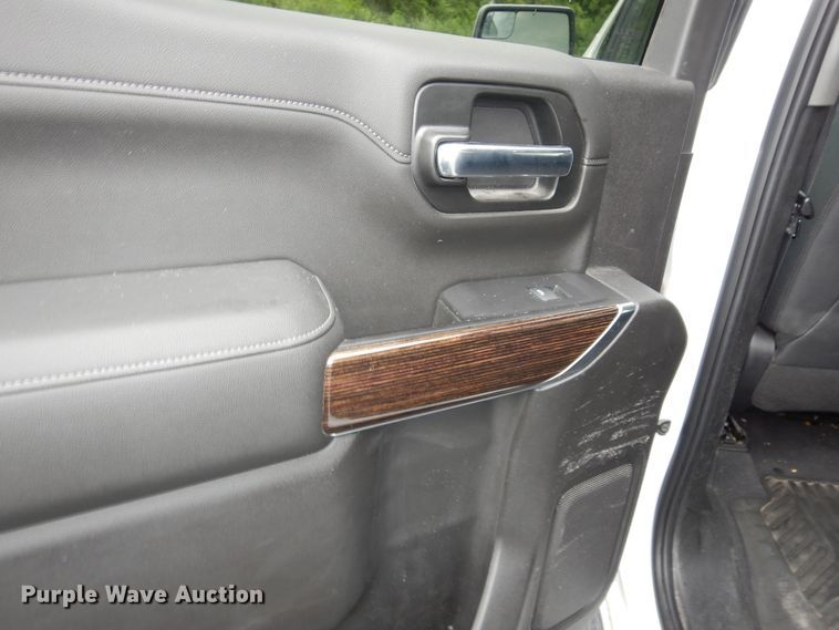 image for item DN1674 2019 GMC Sierra 1500  Crew Cab pickup truck