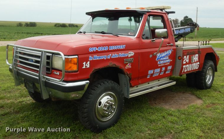 image for item DN1705 1990 Ford F350 XLT Lariat  tow truck