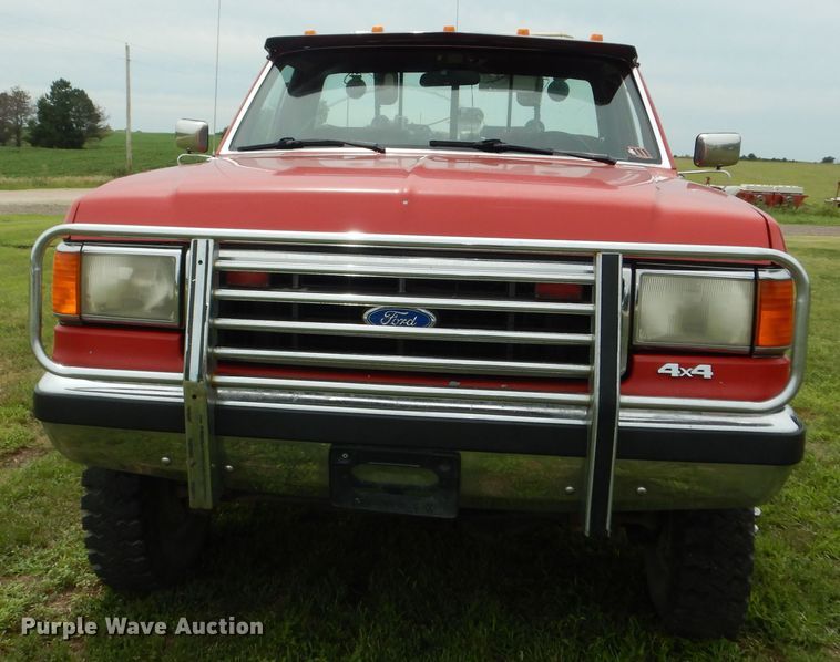 image for item DN1705 1990 Ford F350 XLT Lariat  tow truck