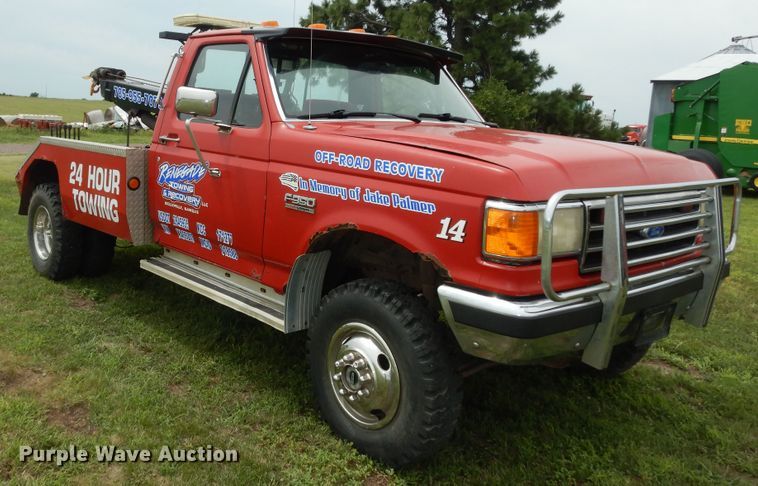 image for item DN1705 1990 Ford F350 XLT Lariat  tow truck
