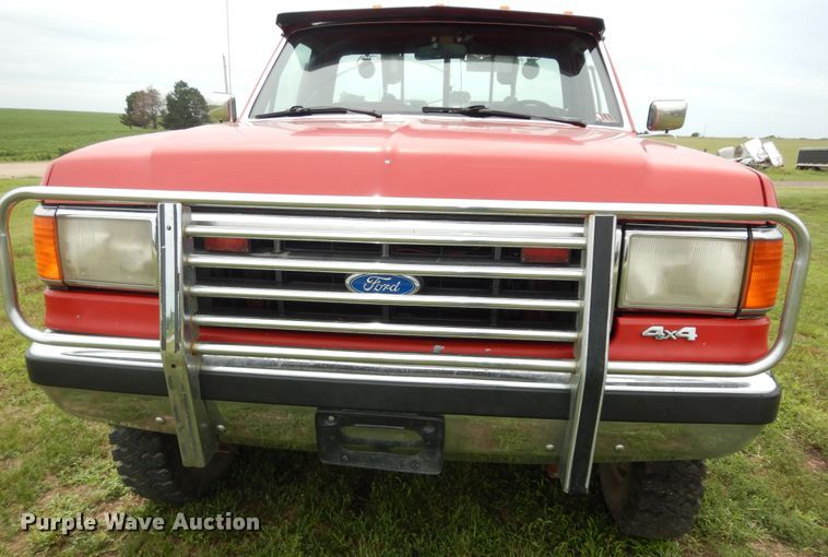 image for item DN1705 1990 Ford F350 XLT Lariat  tow truck