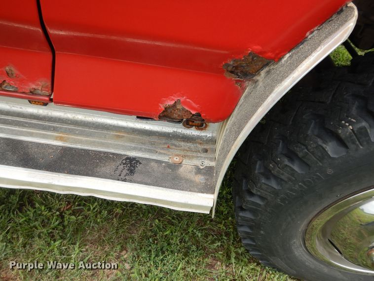 image for item DN1705 1990 Ford F350 XLT Lariat  tow truck