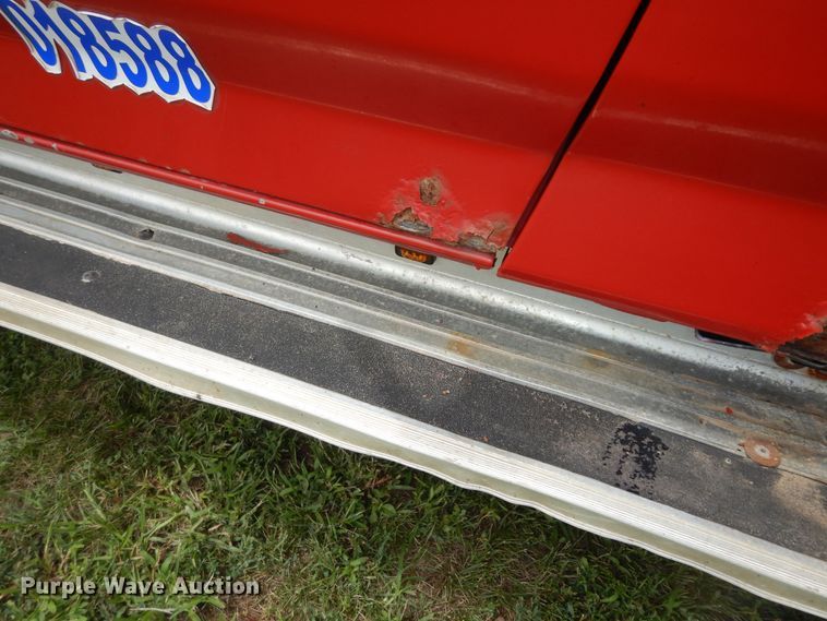 image for item DN1705 1990 Ford F350 XLT Lariat  tow truck