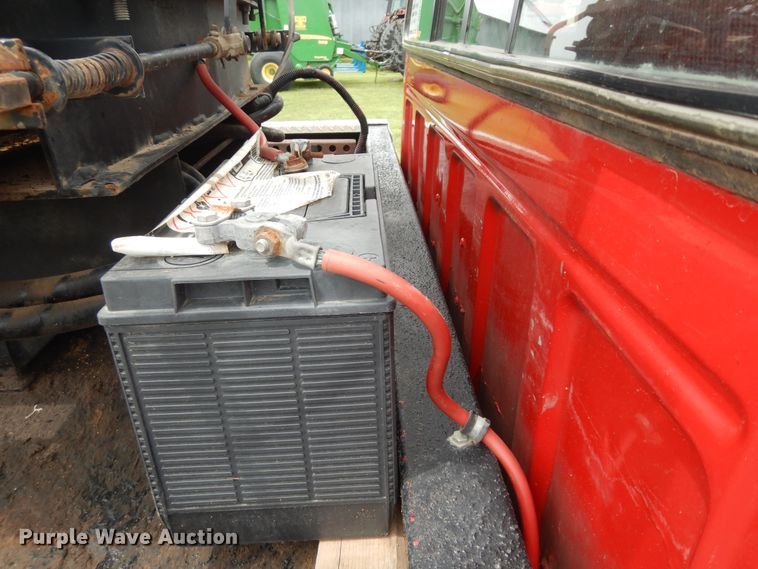 image for item DN1705 1990 Ford F350 XLT Lariat  tow truck