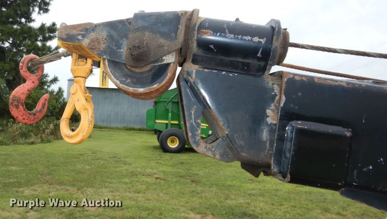 image for item DN1705 1990 Ford F350 XLT Lariat  tow truck