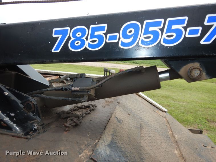 image for item DN1705 1990 Ford F350 XLT Lariat  tow truck