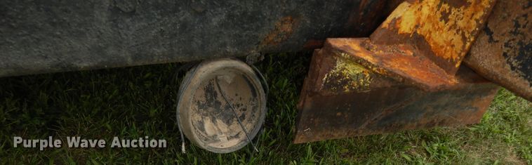 image for item DN1705 1990 Ford F350 XLT Lariat  tow truck