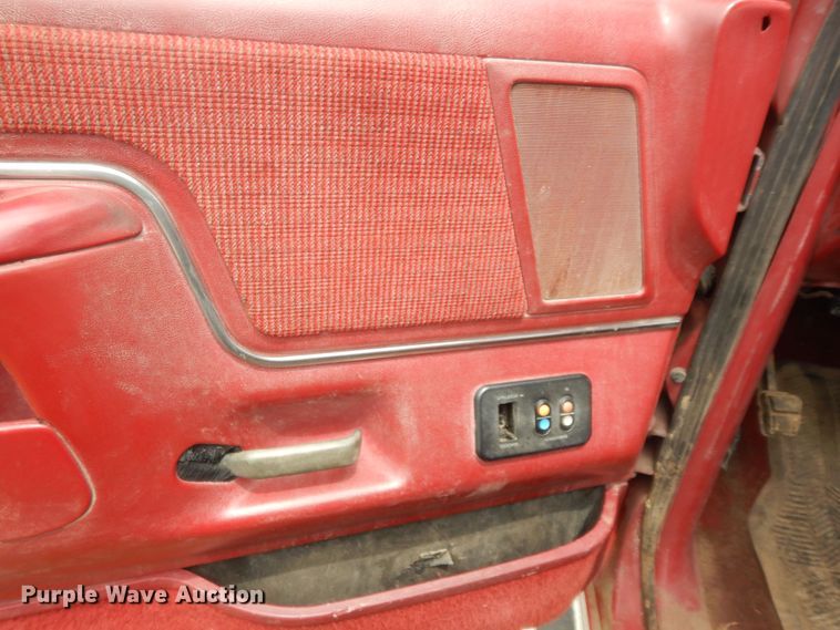 image for item DN1705 1990 Ford F350 XLT Lariat  tow truck