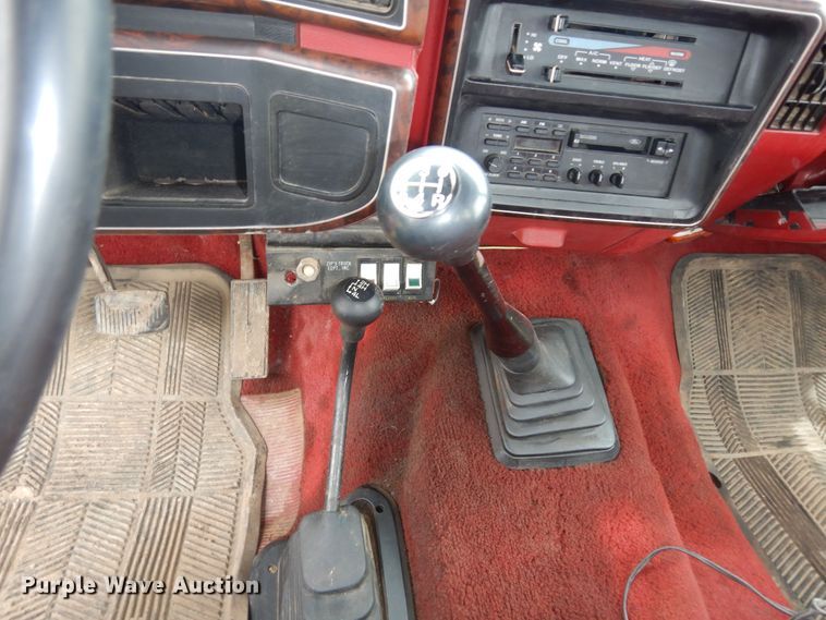 image for item DN1705 1990 Ford F350 XLT Lariat  tow truck