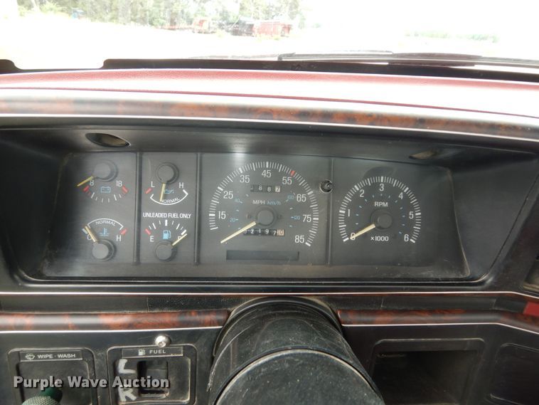 image for item DN1705 1990 Ford F350 XLT Lariat  tow truck