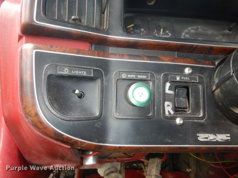 image for item DN1705 1990 Ford F350 XLT Lariat  tow truck