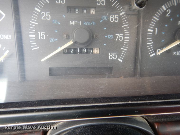 image for item DN1705 1990 Ford F350 XLT Lariat  tow truck