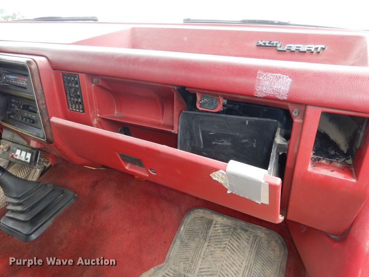 image for item DN1705 1990 Ford F350 XLT Lariat  tow truck